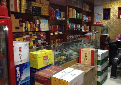 烟酒店3款不出名白酒,大把人看不起,却是珍品佳酿,行家成箱搬